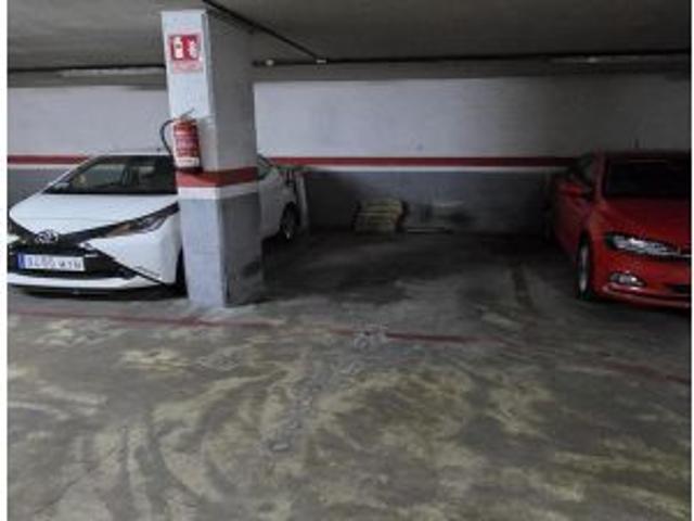 PLAZA COCHE GRANDE DE FACIL ACCESO