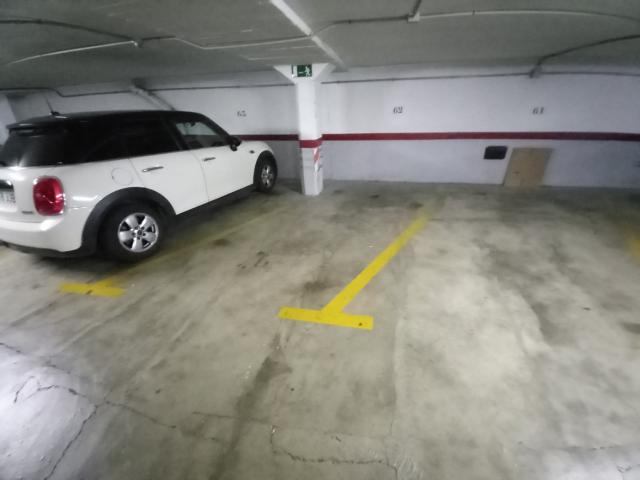 Plaza coche mediano en les Corts Joan Güell Novell, Barcelona