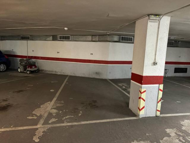 Plaza de aparcamiento en alquiler muy céntrica en Plaza Poniente