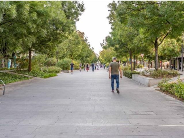 PLAZA DE APARCAMIENTO EN AVENIDA DE LA CONSTITUCION, EDIFICIO LA PIRAMIDE