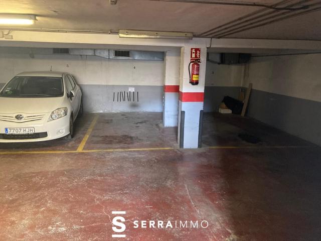 Plaza de aparcamiento en la zona del barrio de mar