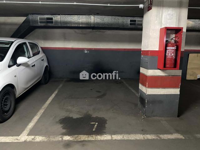 Plaza de aparcamiento en Passaje Foraste