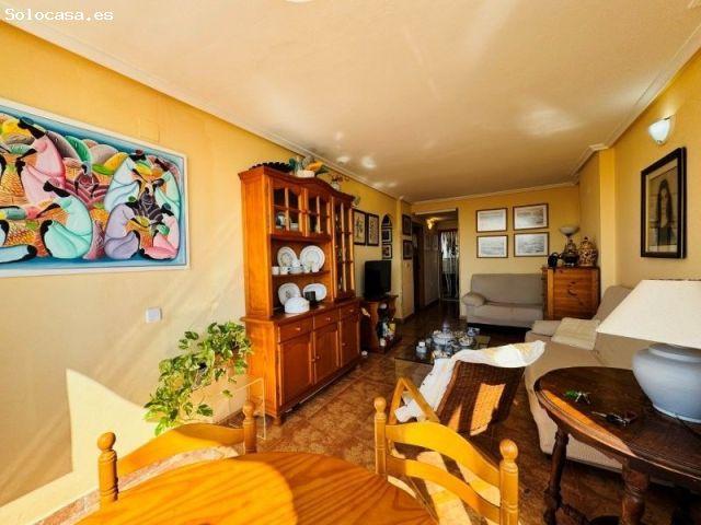 Plaza de aparcamiento, Vistas al Mar lejana con Piscinas: apartamento de 2 Dormitorios en Torrevieja