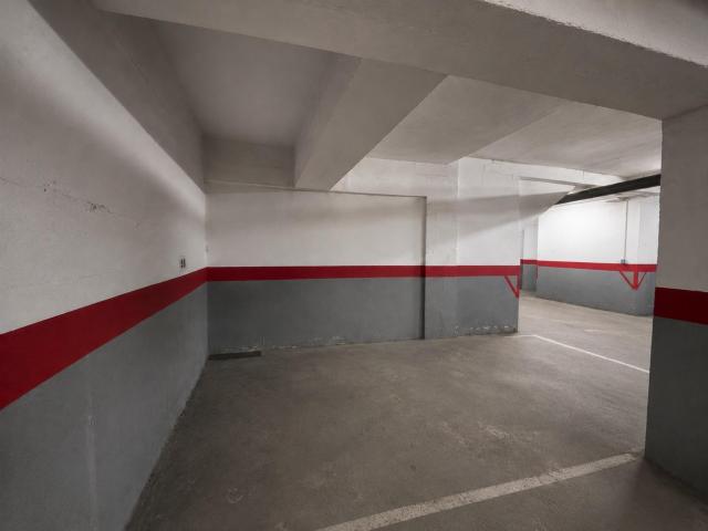 Plaza de garaje amplia junto a la frontera de Gibraltar – Comodidad y ubicación estratégica