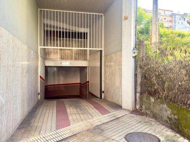 Plaza de Garaje en Calle Peña Nofre ¡Oportunidad de Inversión!
