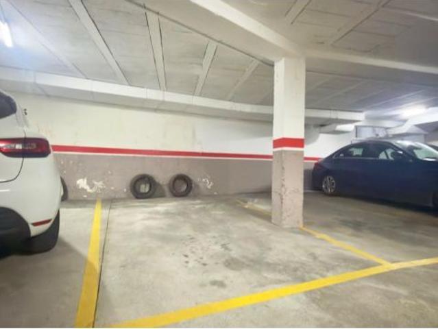 Plaza de Garaje en Calle Peña Nofre ¡Oportunidad de Inversión!