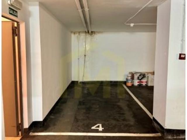 Plaza de garaje en alquiler en el centro de Oviedo, junto a comercios y