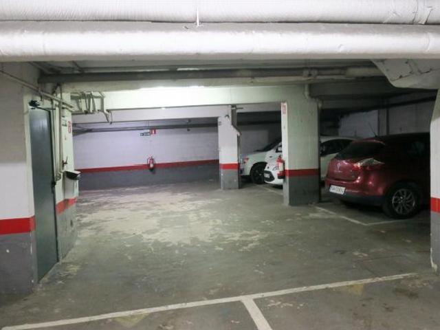 Plaza de garaje en alquiler en Iturrama excelente ubicación