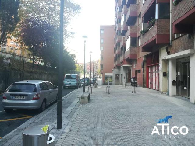 Plaza de Garaje en alquiler, en Ricardo Arregui, Uribarri. Para cualquier vehículo, con amplio acceso, iluminación y fácil maniobra