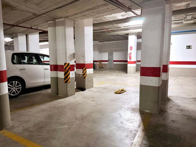 Plaza de garaje en Garbinet Alicante – Entrada amplia y fácil acceso