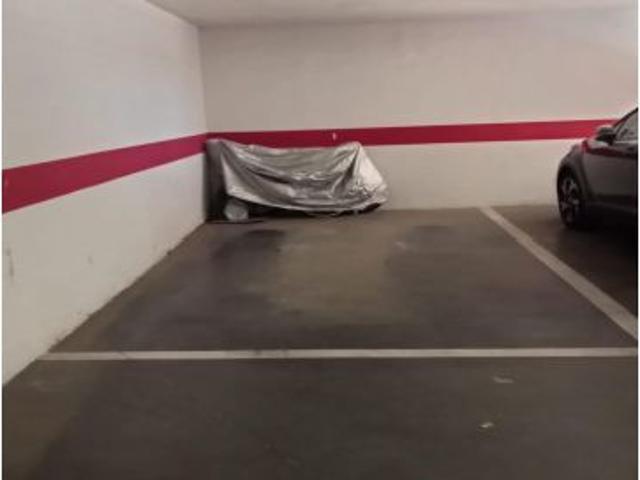 Plaza de Garaje en Edificio Comunitario: Oportunidad Única