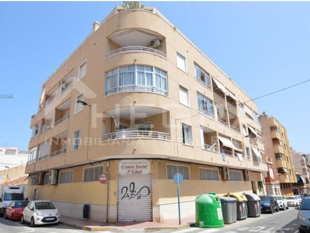 ? ¡Plaza de Garaje en Venta en el Corazón de Torrevieja con acceso mediante rampa!