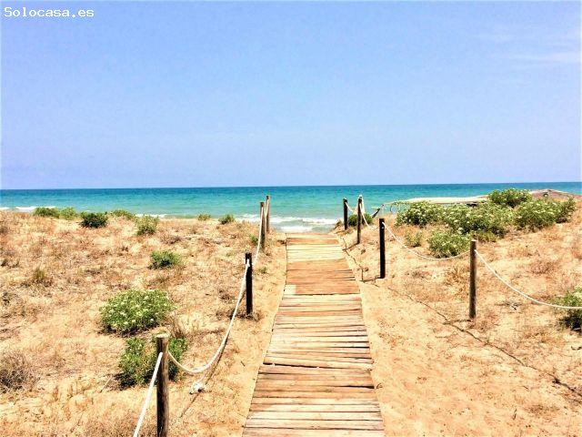 Plaza de garaje en venta en la playa de Daimús a 300 metros del mar con opción de adquerir una segun