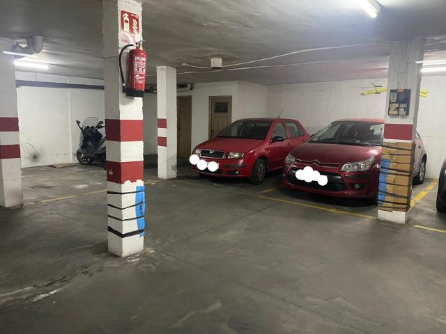 ¡PLAZA DE GARAJE JUNTO A LA FACULTAD DE DERECHO !