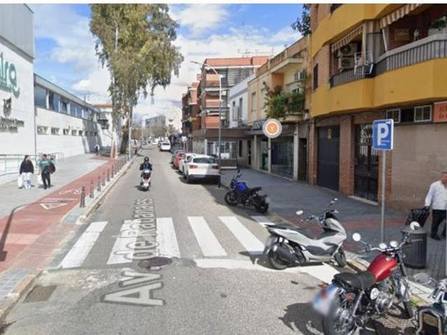 Plaza de garaje junto al Gimnasio Aira