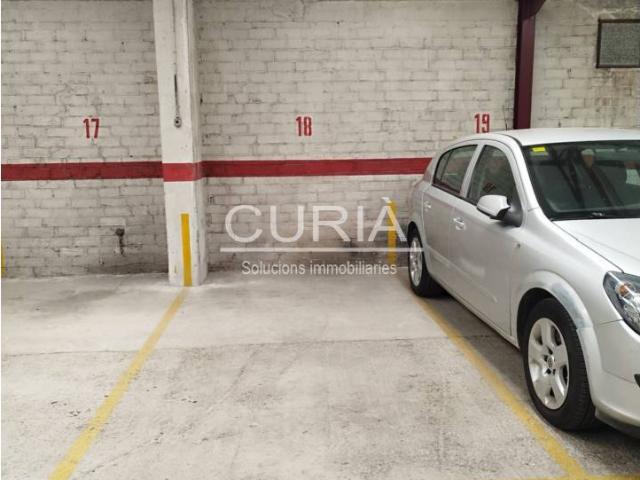 PLAZA DE GARAJE PEQUEÑO EN ZONA CAMP D'ESPORTS