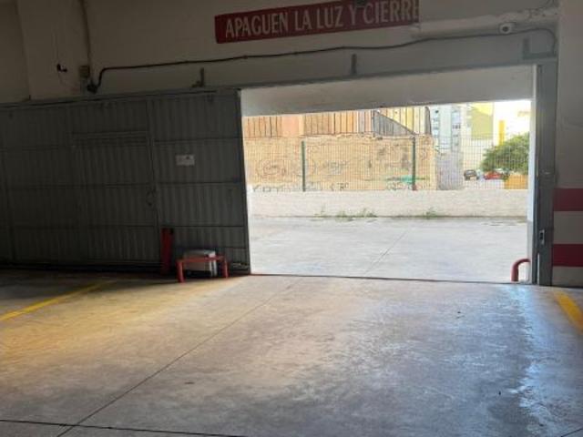 Plaza de garaje para coche y moto en La Feria