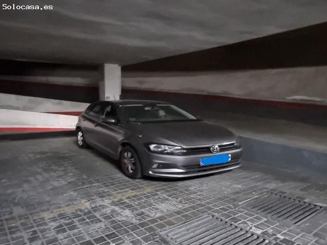 Plaza de garaje para coche grande