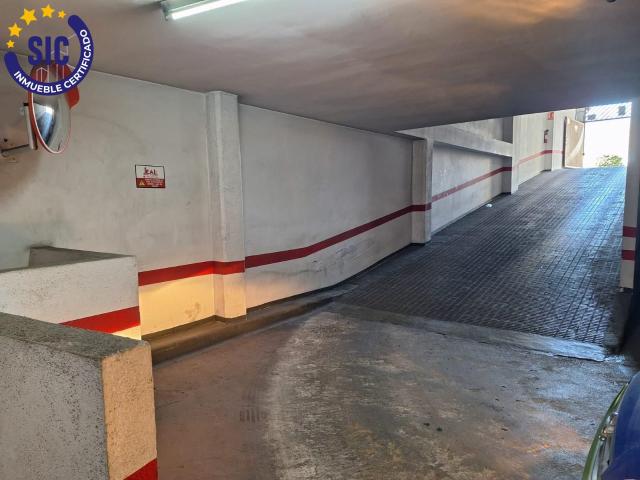 Plaza de garaje para coche grande en Castellón zona este