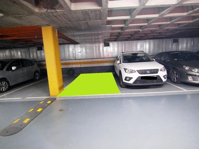 Plaza de garaje para coche grande Fácil acceso