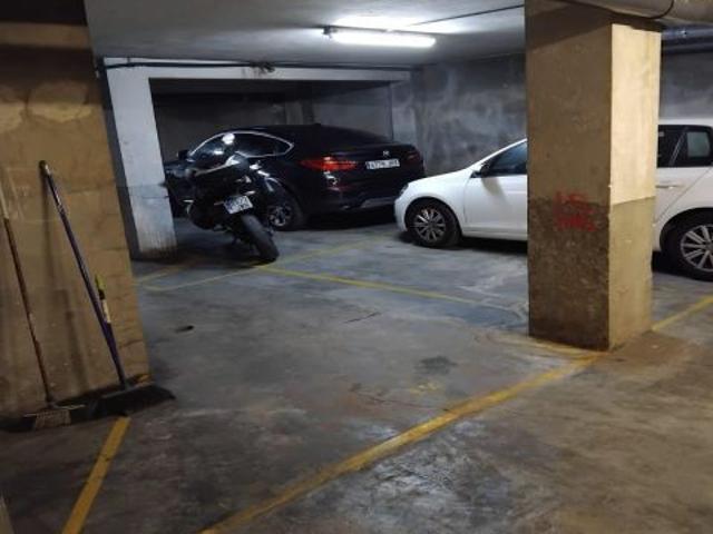 Plaza de Garaje para Moto en Av. Reyes Católicos