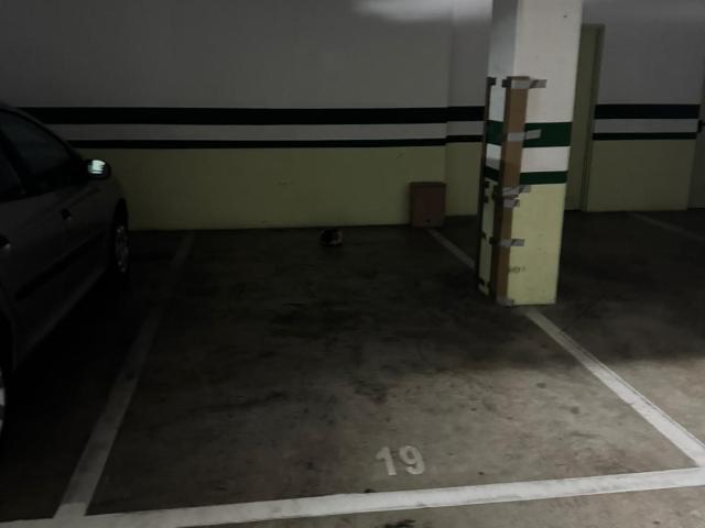 ¡ PLAZA DE GARAJE + TRASTERO JUNTO AL VIAL !