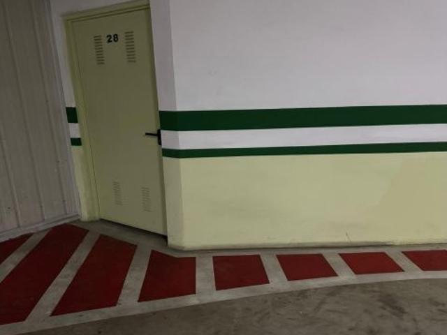 ¡ PLAZA DE GARAJE + TRASTERO JUNTO AL VIAL !