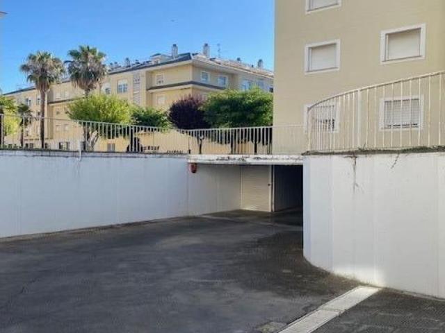 PLAZA DE GARAJE Y TRASTERO EN URBANIZACIÓN GUADIANA