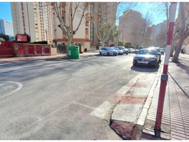 PLAZA DE PARKIN EN AVD DE L´ALMIRALL BERNAT SERRIA