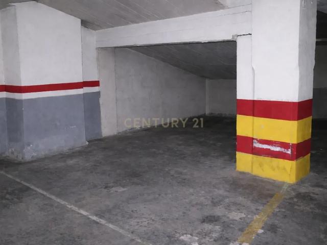 Plaza de parking con espacio de almacenaje