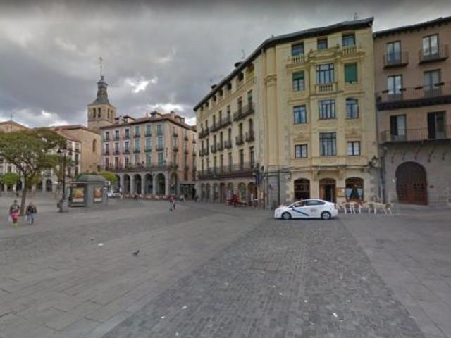 PLAZA DE PARKING EN ALQUILER..OBLATAS.