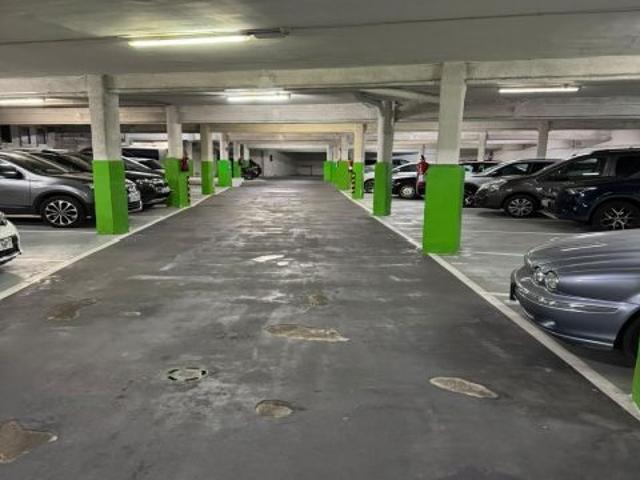 PLAZA DE PARKING EN ALQUILER PARA COCHE PEQUEÑO