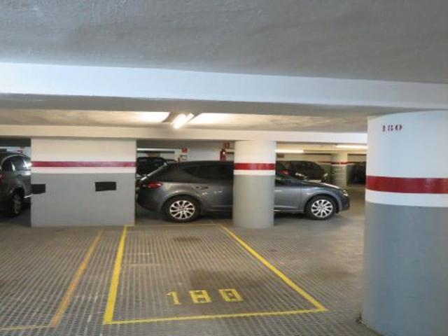 PLAZA DE PARKING EN LA CALLE ROCAFORT TOCANDO FLORIDABLANCA