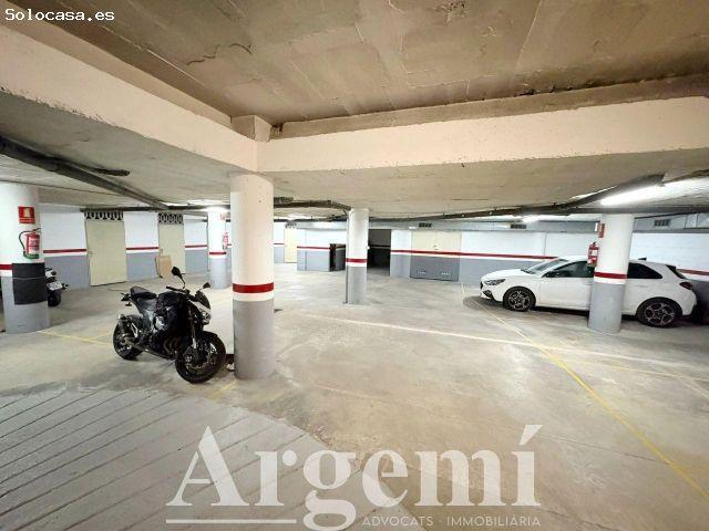 Plaza de parking en Palau solità i plegamans