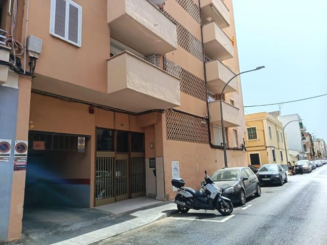 Plaza de parking en venta en zona Cruz Roja – Ideal para coche pequeño