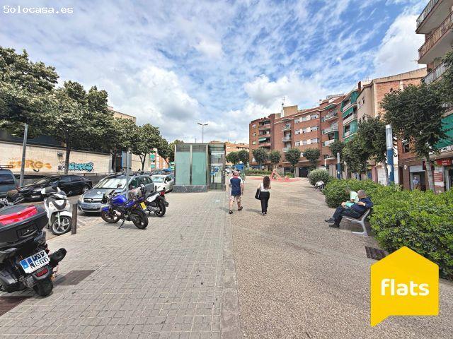 Plaza de Parking en Venta, ideal para Coche mediano, ubicada en buena zona de Badalona: Calle Queved