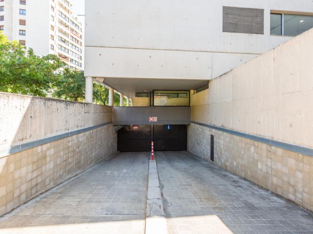 Plaza de parking en venta Pamplona Iruña