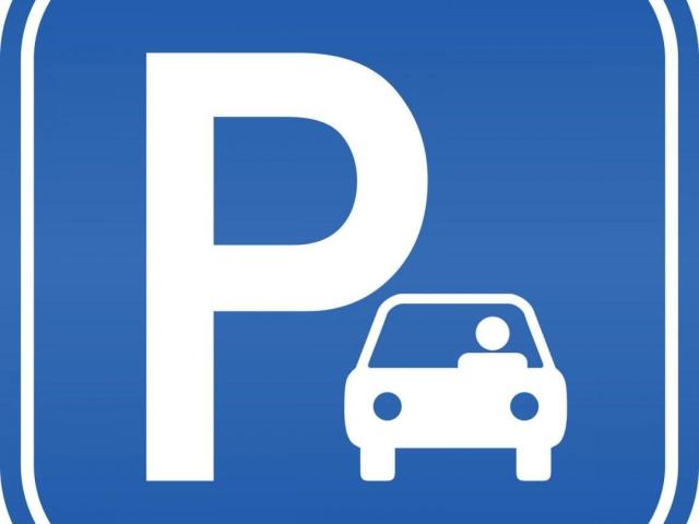 PLAZA DE PARKING PARA MOTO, EN COLL FAVÁ PSG. FRANCESC MACIA!