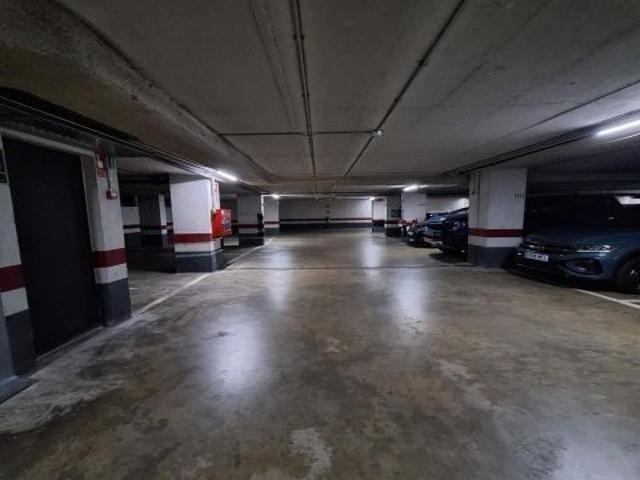Plaza en complejo Mundet Berruguete