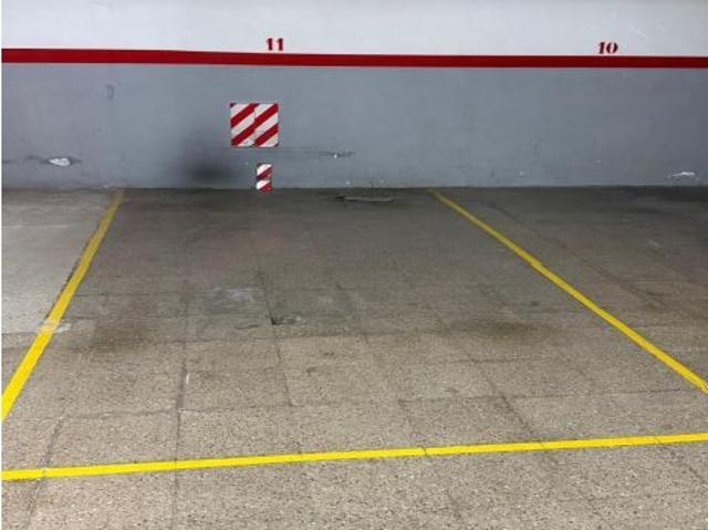 Plaza grande en Carrer Conveni 43 – ¡Fácil maniobra!
