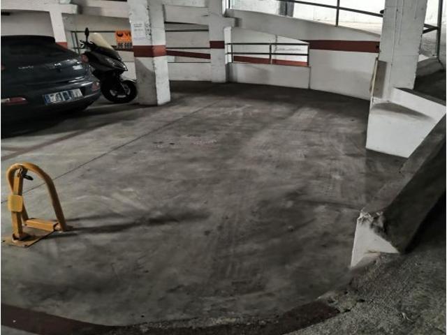 PLAZA GRANDE PARA COCHE Y MOTO