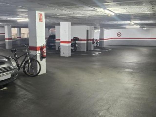 PLAZA PARA COCHE DE FACIL ENTRADA Y SALIDA