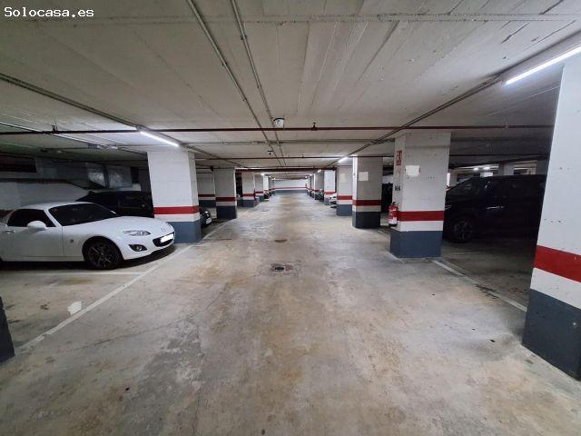 Plaza parking en complejo Mundet