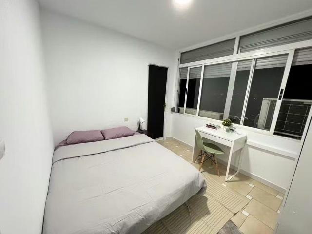 Plaza Profesor Tamarit Olmos, Valencia, Valencian Community 46010