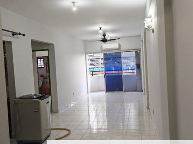 Plaza Sinar Apartment