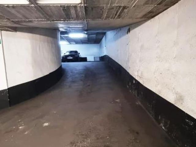 Plazas de aparcamiento en cruce Blasco Ibáñez y Cristóbal Sanz. Elche