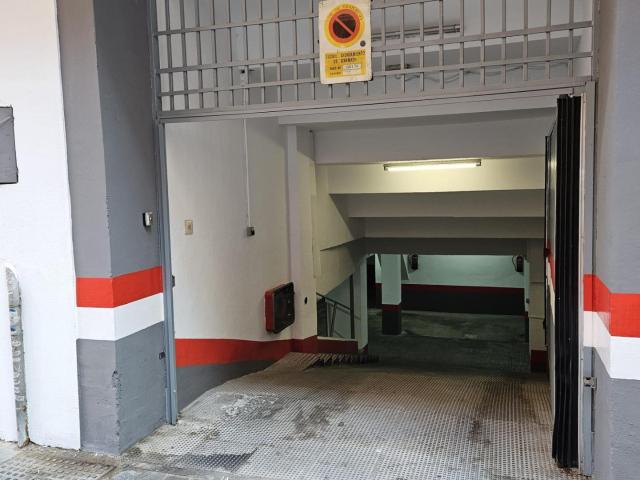 Plazas de garaje en venta – Calle Buenos Aires, Granada