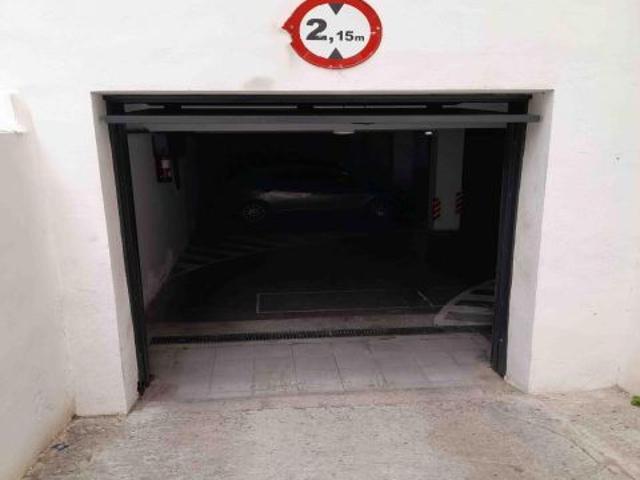 Plazas de Parking COCHE + MOTO en la Plaça Granollers de Mataró