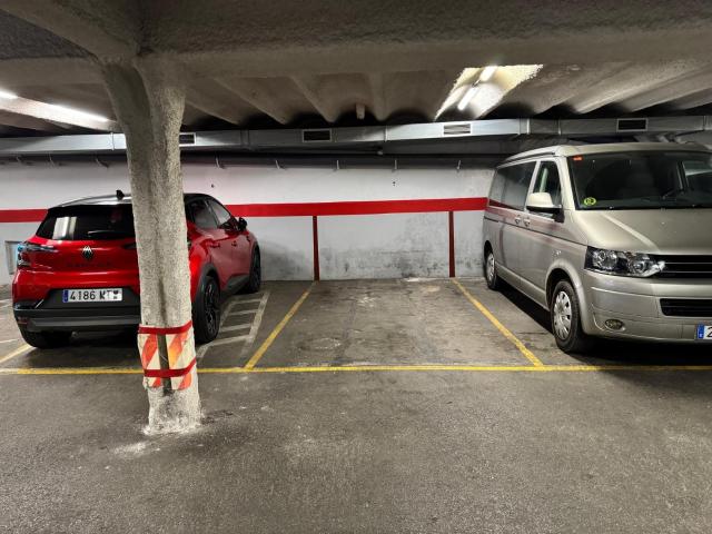 Plaça de parking de cotxe