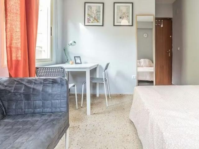 Plaça del Dramaturg Faust Hdez. Casajuana, Valencia, Valencian Community 46003
